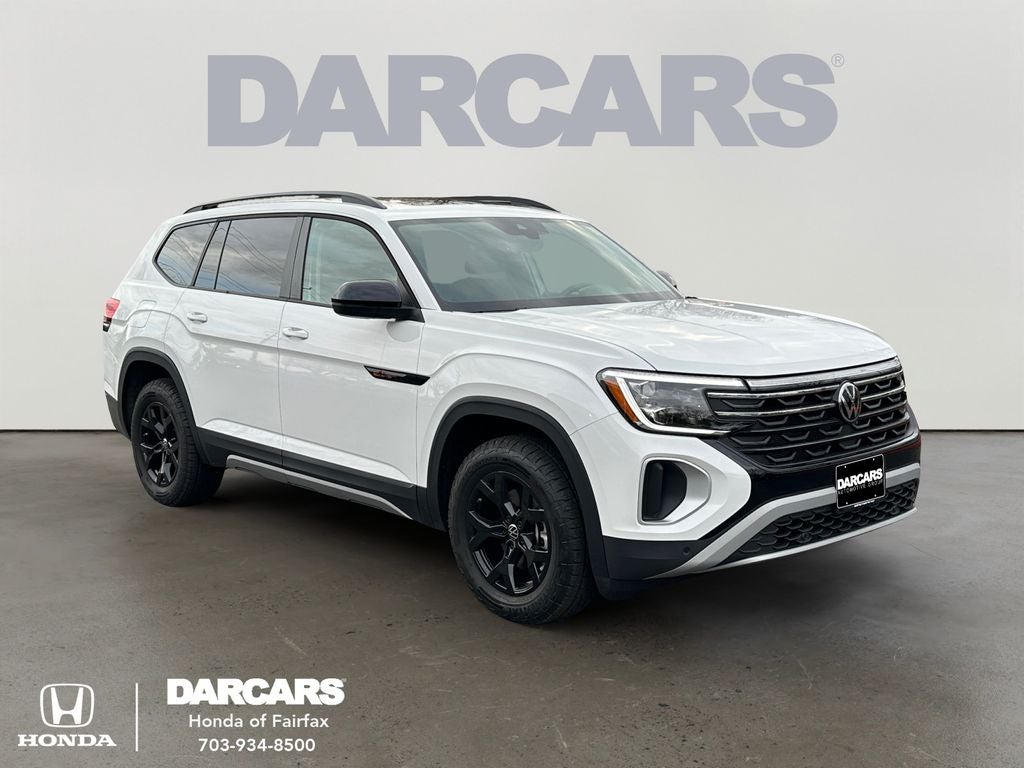 2024 Volkswagen Atlas 2.0T Peak Edition SE w/Technology - Low Miles!