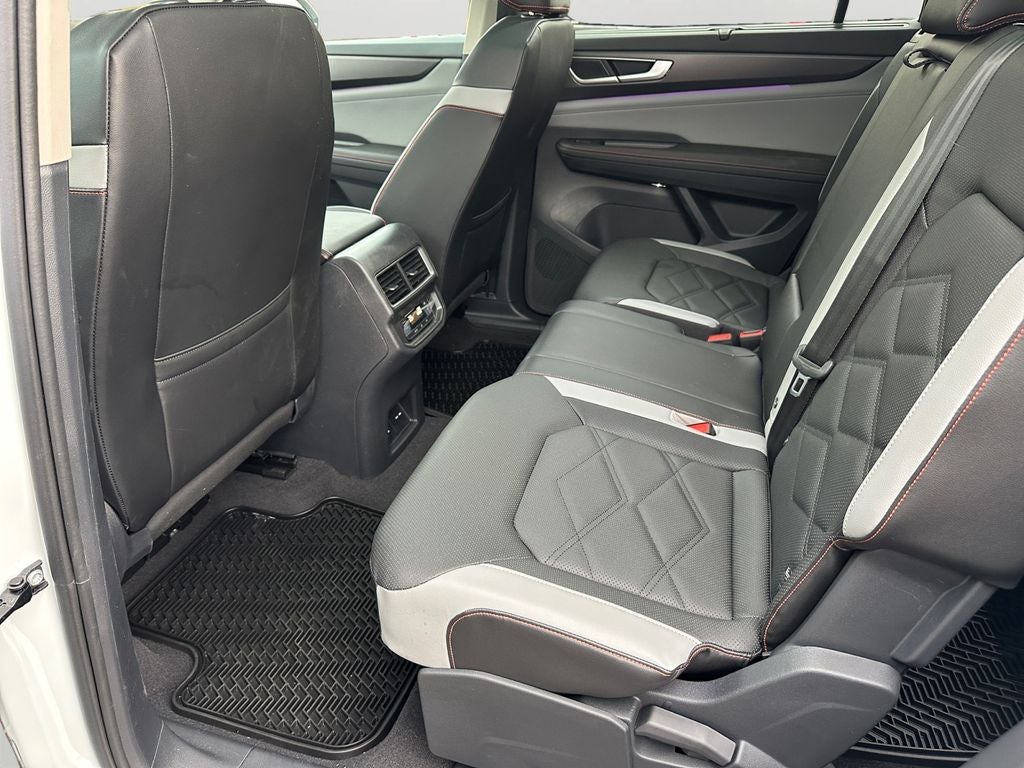 2024 Volkswagen Atlas 2.0T Peak Edition SE w/Technology - Low Miles!