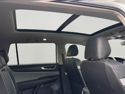 2024 Volkswagen Atlas 2.0T Peak Edition SE w/Technology - Low Miles!