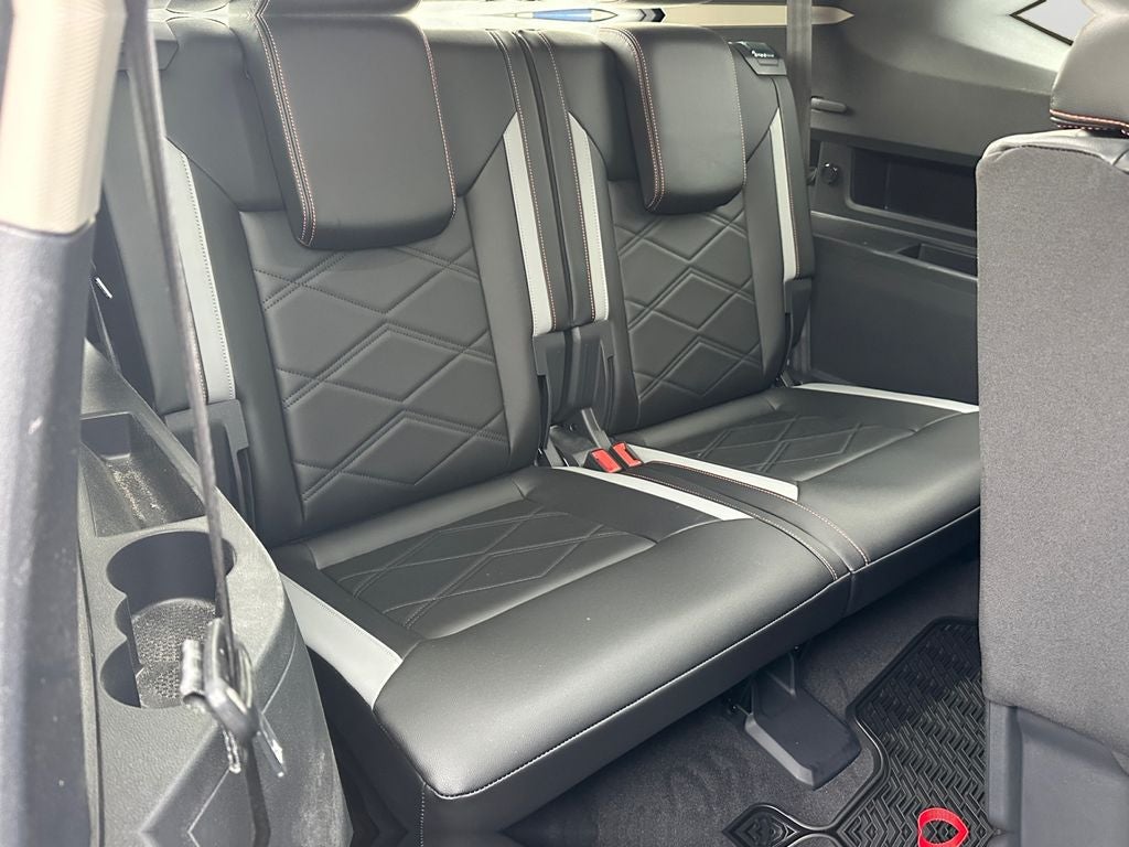 2024 Volkswagen Atlas 2.0T Peak Edition SE w/Technology - Low Miles!