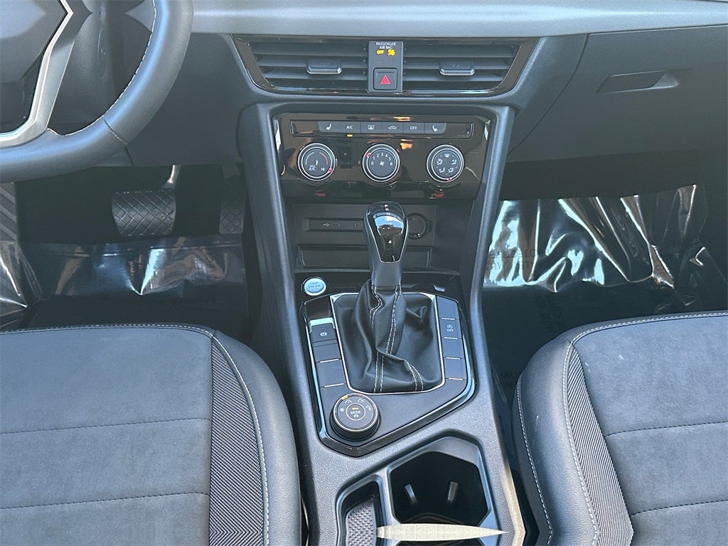 2023 Volkswagen Taos 1.5T SE - Very Low Miles!