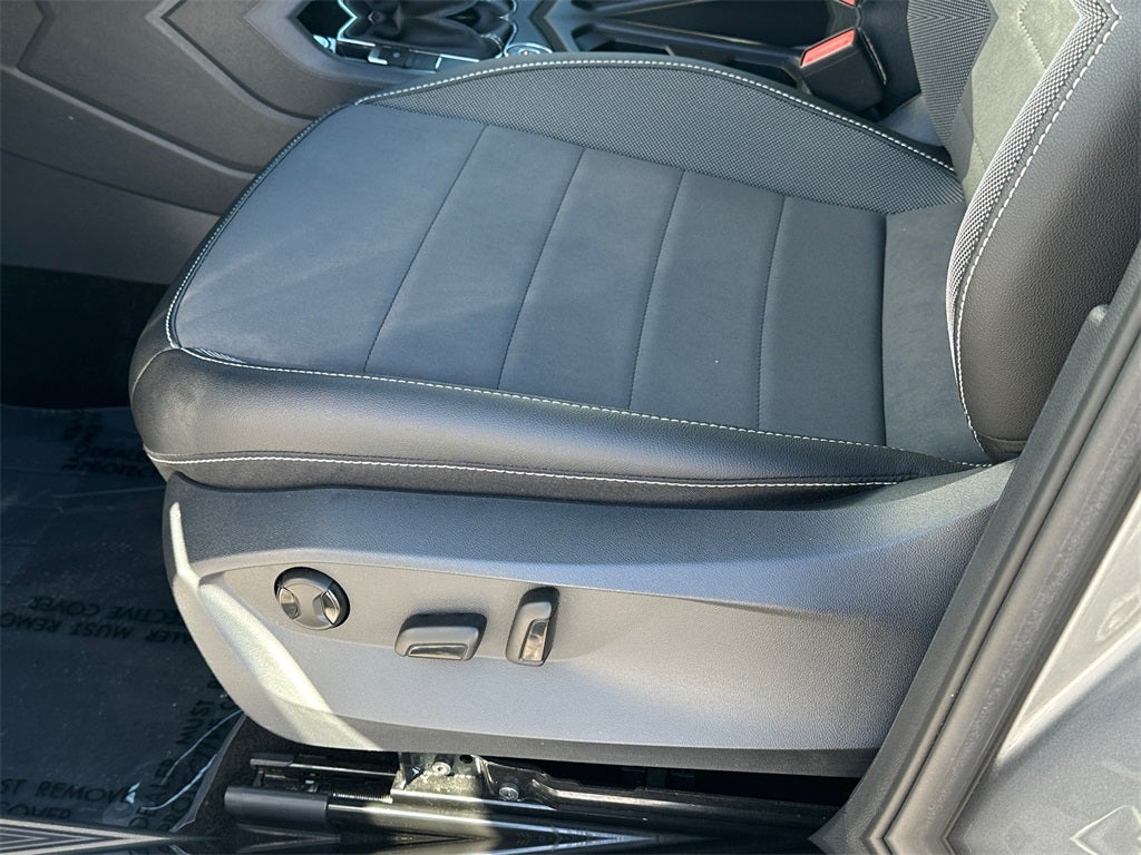 2023 Volkswagen Taos 1.5T SE - Very Low Miles!