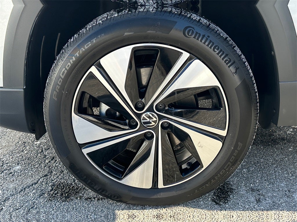 2023 Volkswagen Taos 1.5T SE - Very Low Miles!