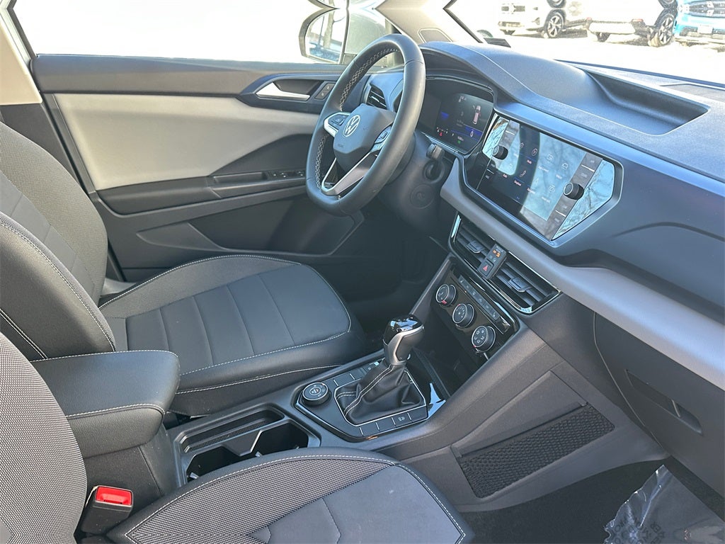 2023 Volkswagen Taos 1.5T SE - Very Low Miles!