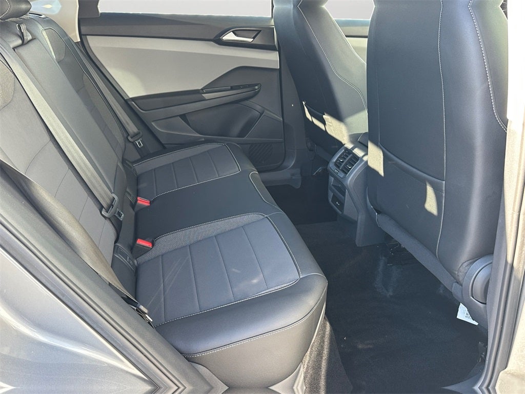 2023 Volkswagen Taos 1.5T SE - Very Low Miles!