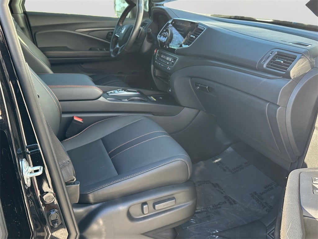 2025 Honda Passport TrailSport - Low Miles!