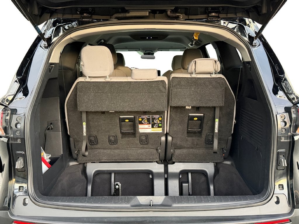 2025 Toyota Sienna LE 8 Passenger