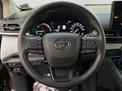 2025 Toyota Sienna LE 8 Passenger