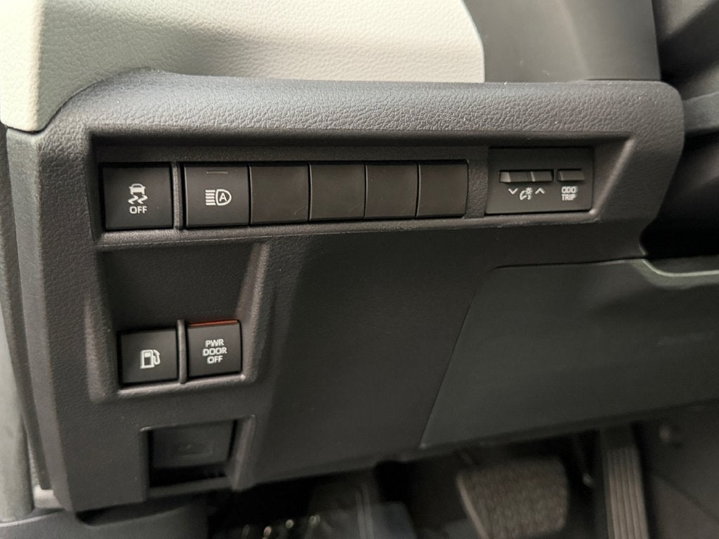 2025 Toyota Sienna LE 8 Passenger