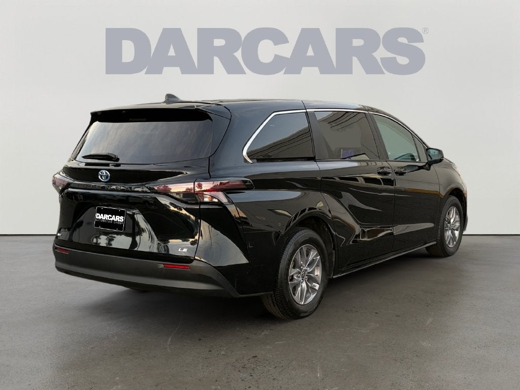 2025 Toyota Sienna LE 8 Passenger