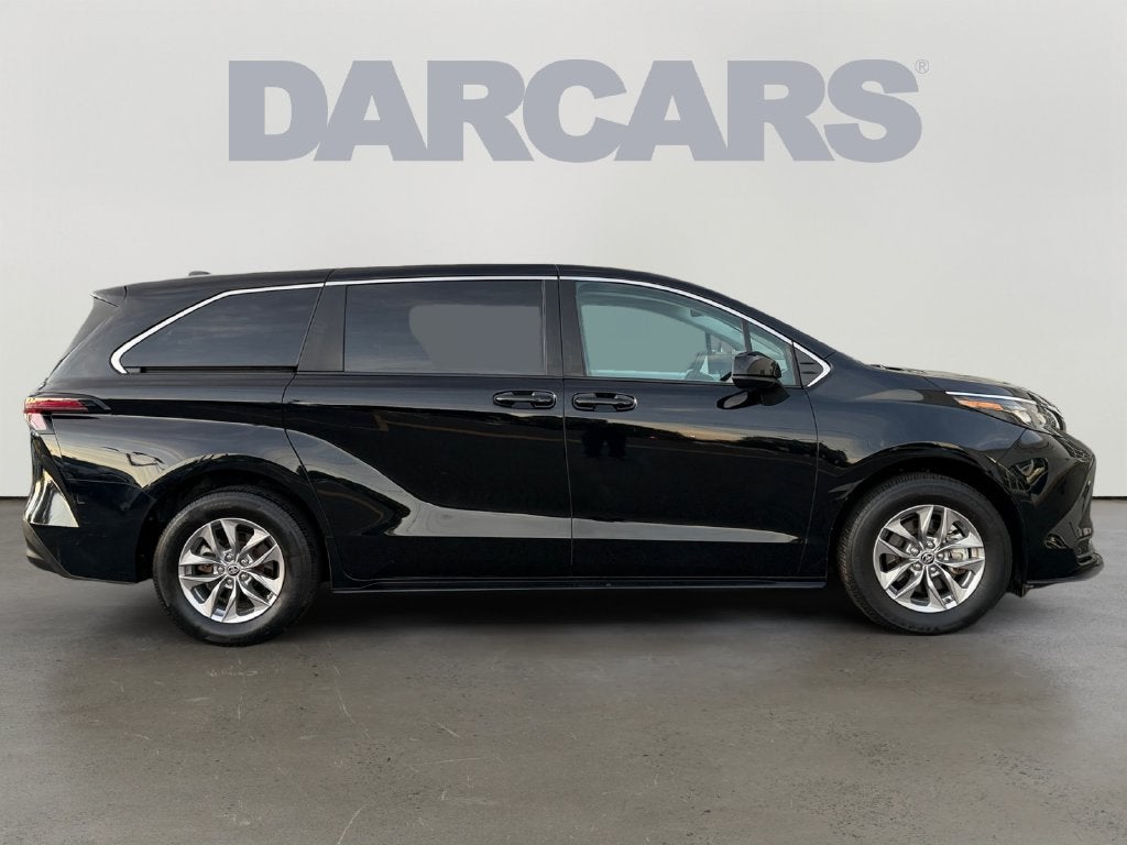 2025 Toyota Sienna LE 8 Passenger