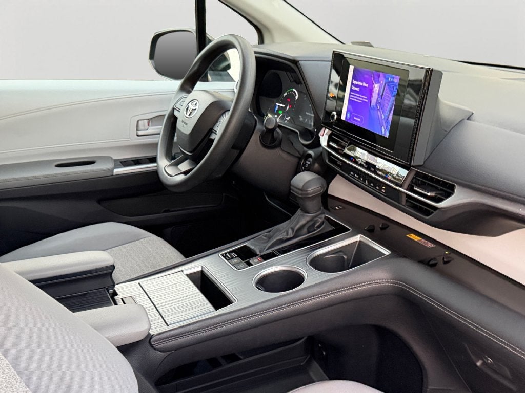 2025 Toyota Sienna LE 8 Passenger