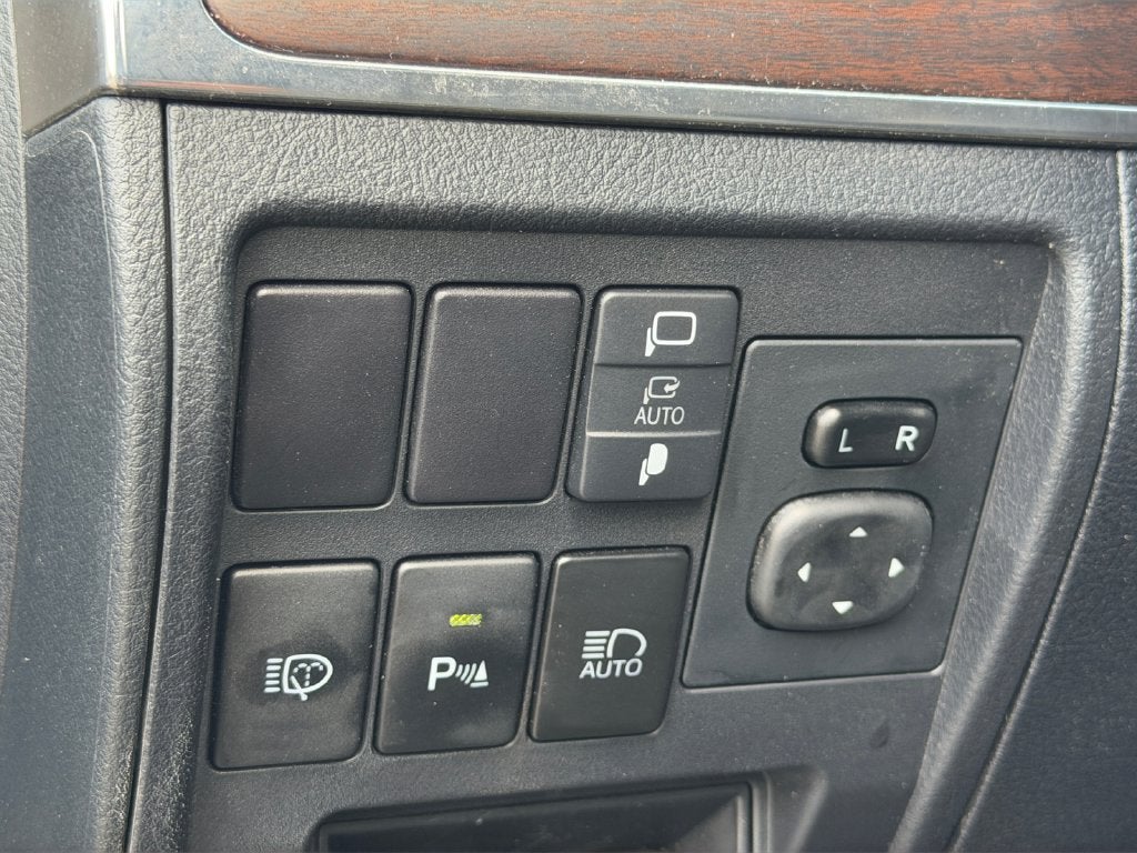 2019 Toyota Land Cruiser Base