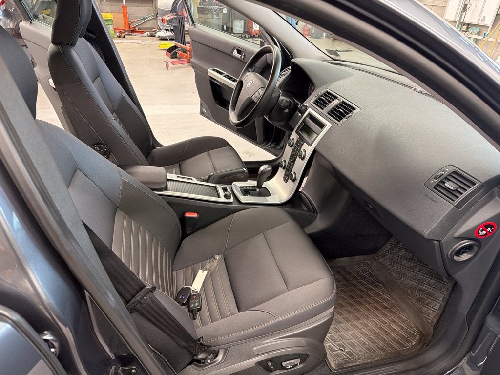 2010 Volvo S40 2.4i