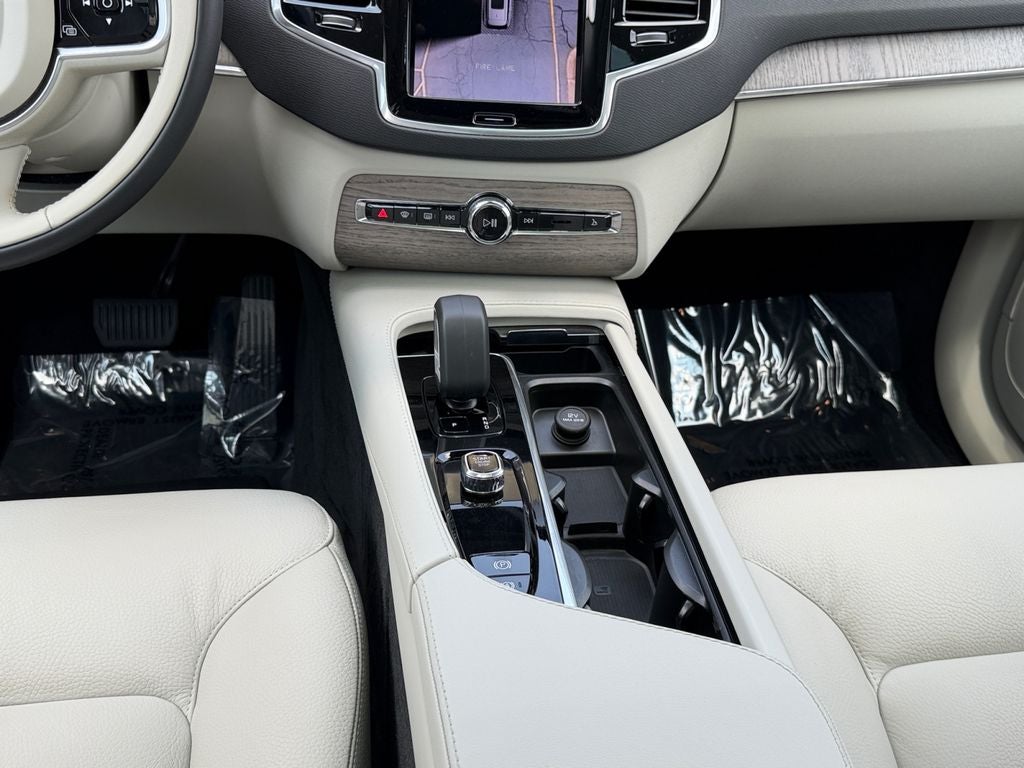 2024 Volvo XC90 B6 Plus Bright Theme