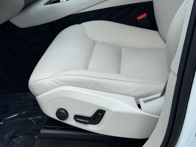 2024 Volvo XC90 B6 Plus Bright Theme