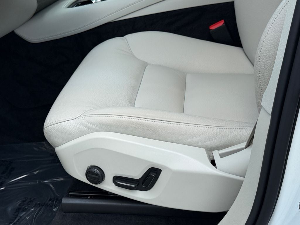 2024 Volvo XC90 B6 Plus Bright Theme