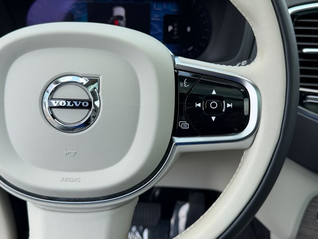 2024 Volvo XC90 B6 Plus Bright Theme