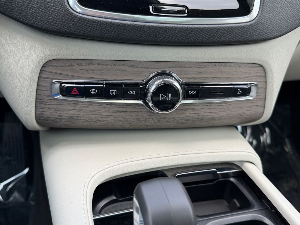 2024 Volvo XC90 B6 Plus Bright Theme