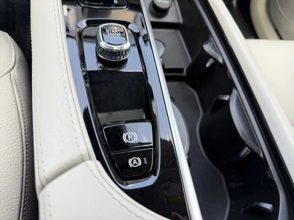 2024 Volvo XC90 B6 Plus Bright Theme