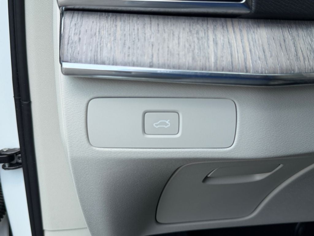 2024 Volvo XC90 B6 Plus Bright Theme