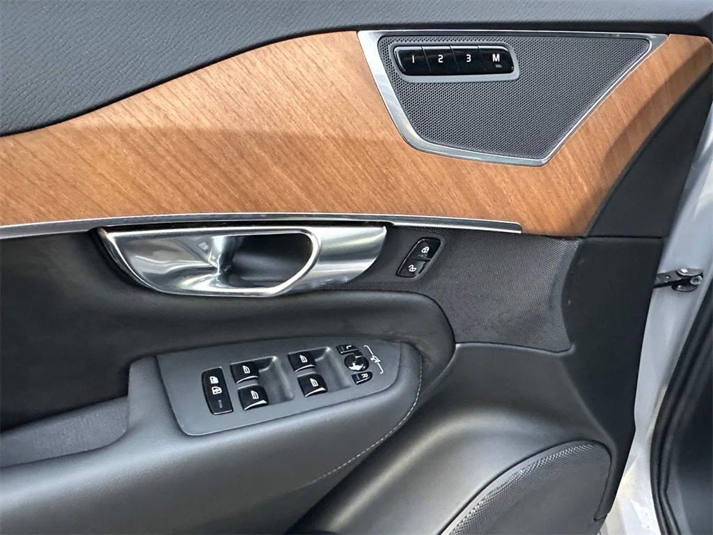 2025 Volvo XC90 B6 Plus 7-Seater