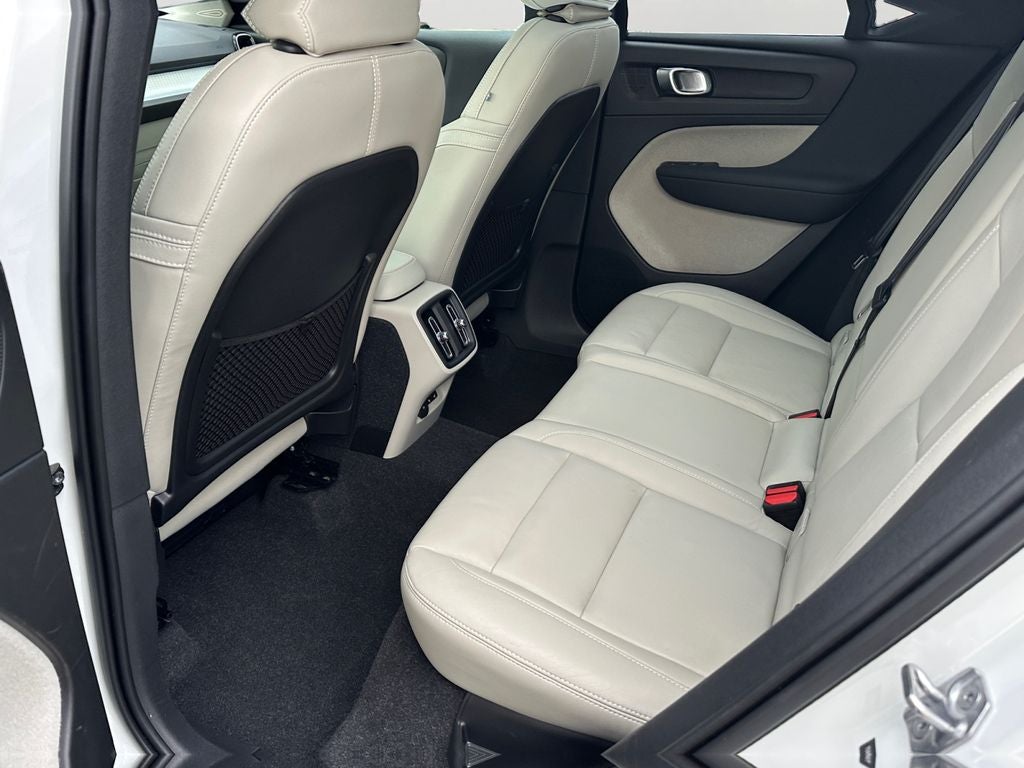 2021 Volvo XC40 Momentum