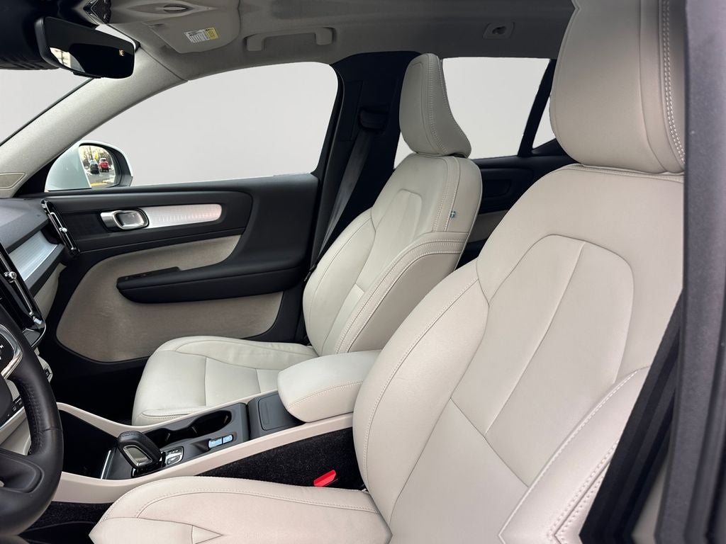 2021 Volvo XC40 Momentum