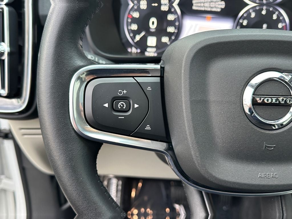 2021 Volvo XC40 Momentum