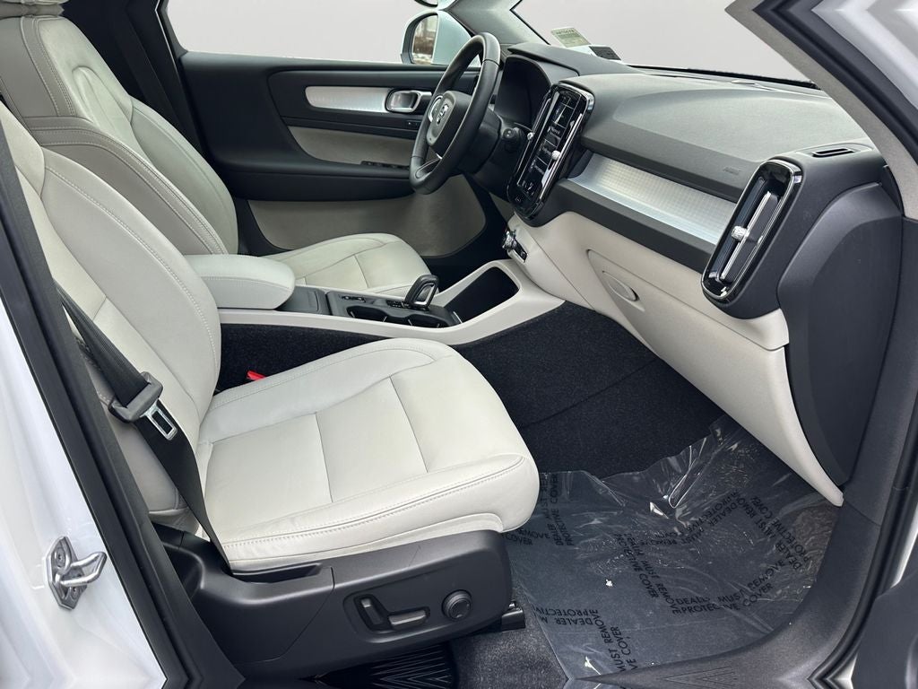 2021 Volvo XC40 Momentum