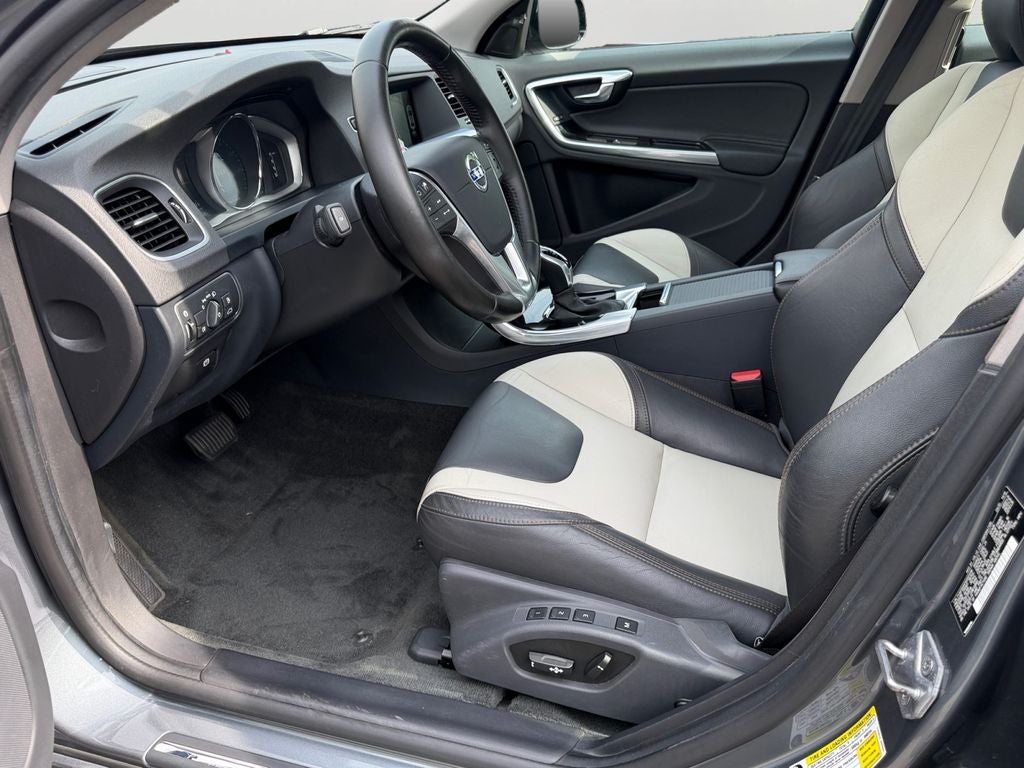 2016 Volvo S60 Cross Country T5 Platinum