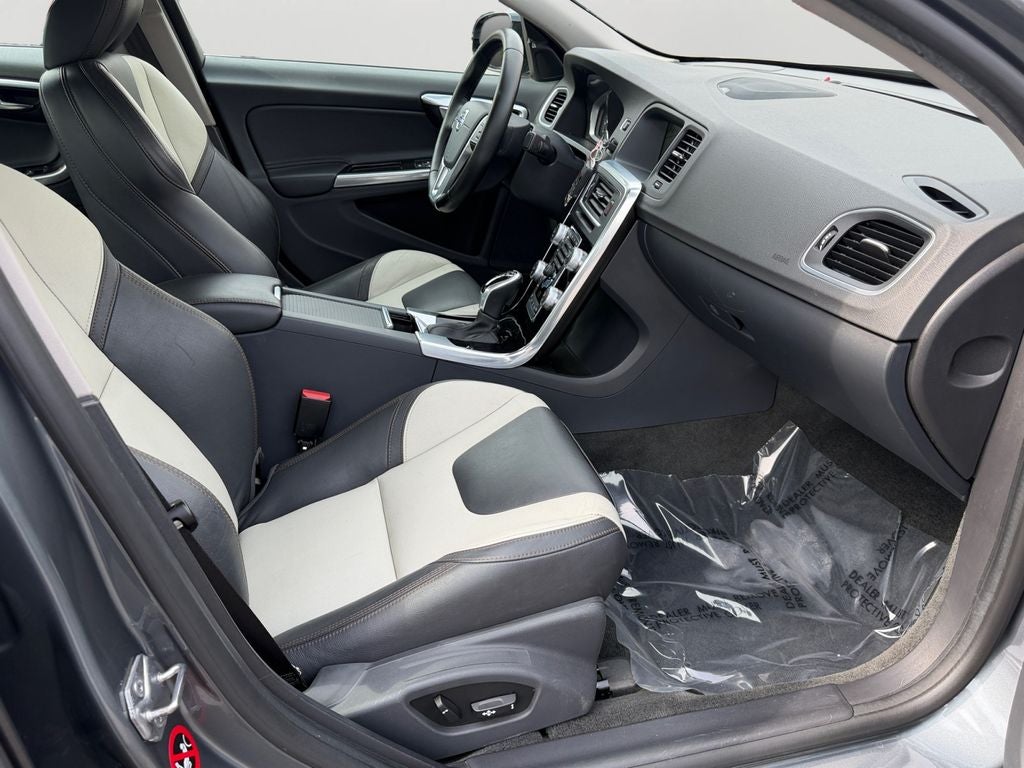 2016 Volvo S60 Cross Country T5 Platinum