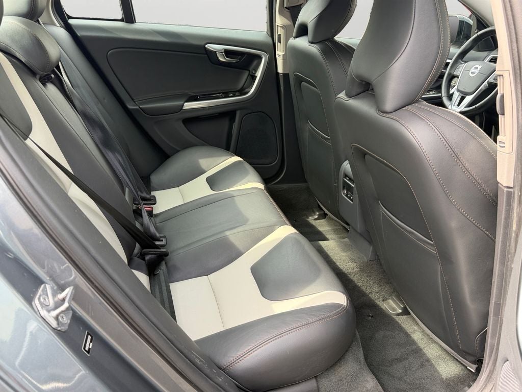 2016 Volvo S60 Cross Country T5 Platinum