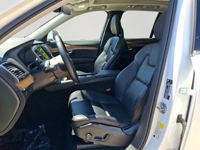 2021 Volvo XC90 T6 Momentum