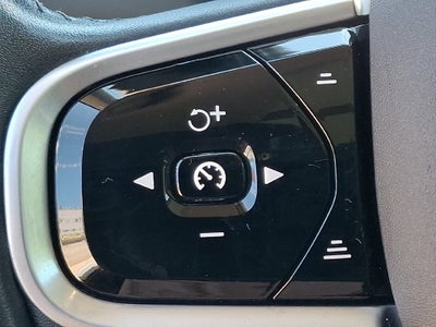 2021 Volvo XC90 T6 Momentum