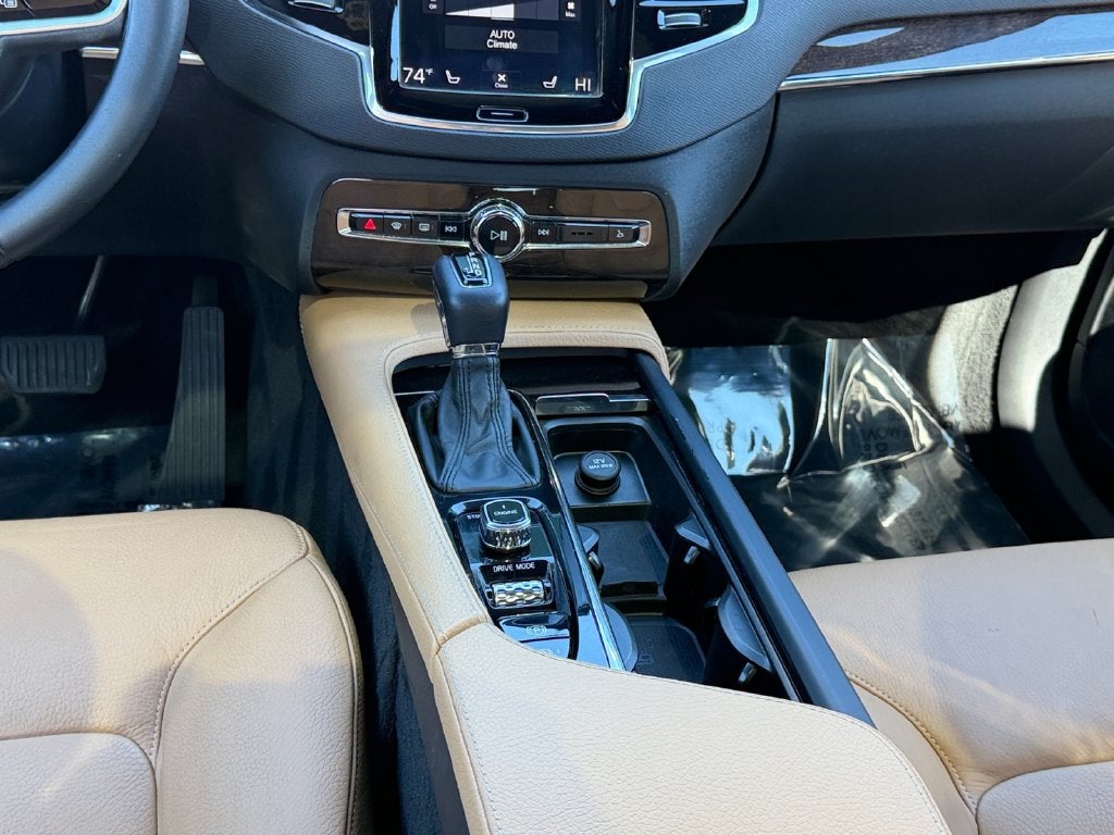 2017 Volvo XC90 T6 Momentum