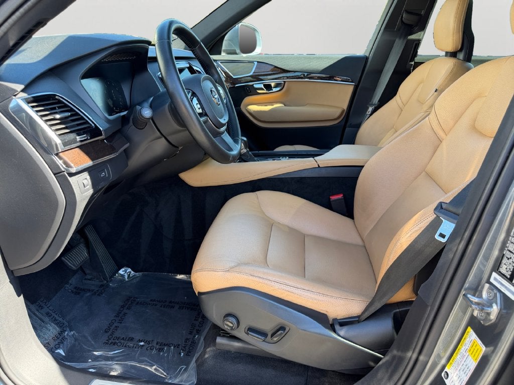 2017 Volvo XC90 T6 Momentum