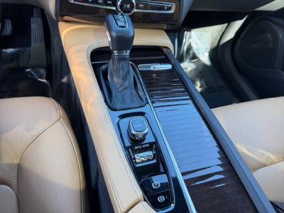 2017 Volvo XC90 T6 Momentum