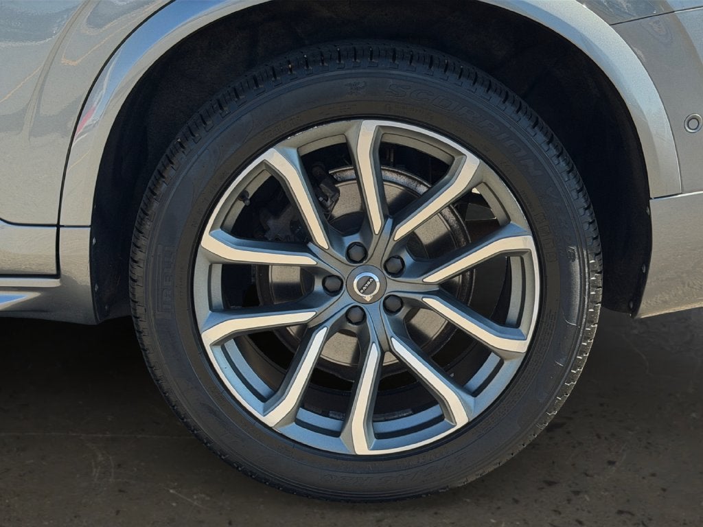 2017 Volvo XC90 T6 Momentum