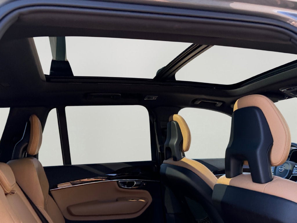 2017 Volvo XC90 T6 Momentum