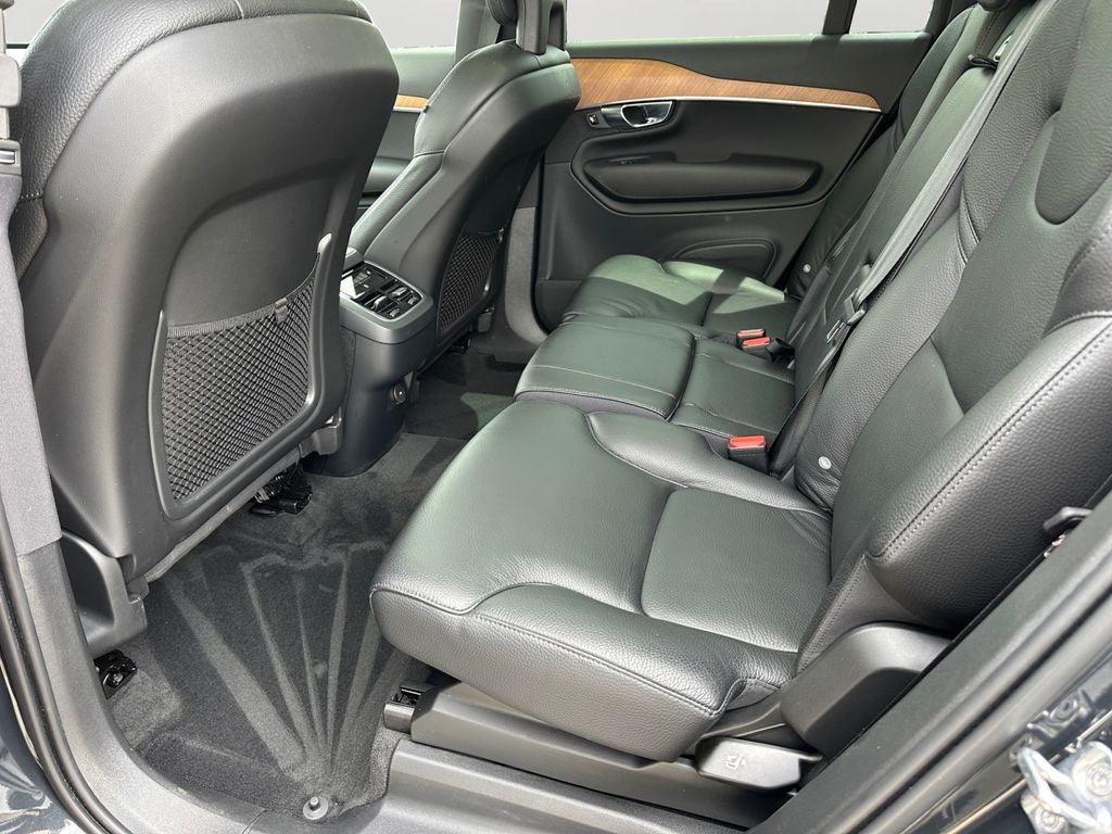 2021 Volvo XC90 T6 Momentum