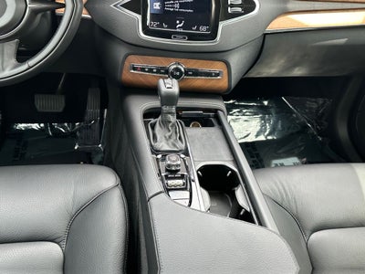2021 Volvo XC90 T6 Momentum