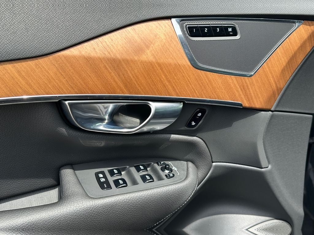 2021 Volvo XC90 T6 Momentum