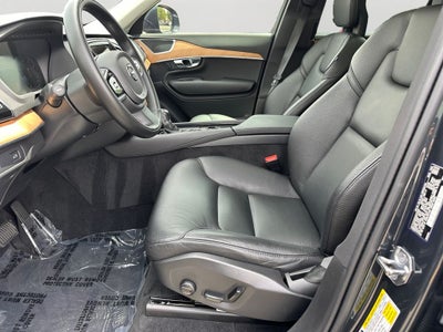 2021 Volvo XC90 T6 Momentum