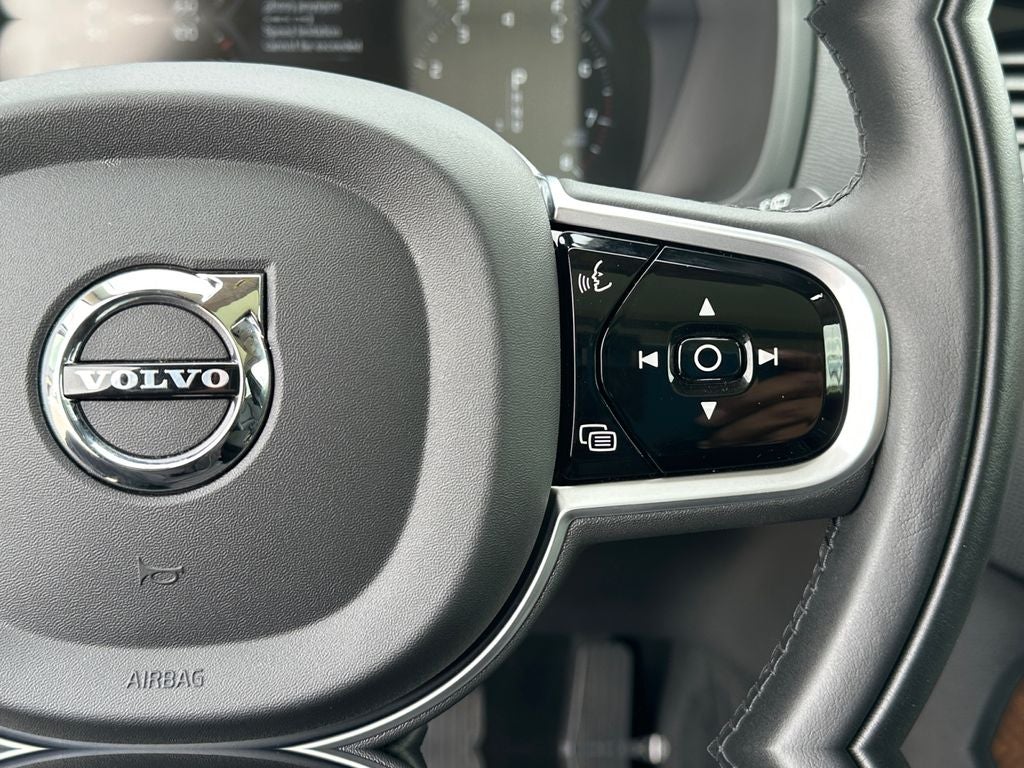 2021 Volvo XC90 T6 Momentum