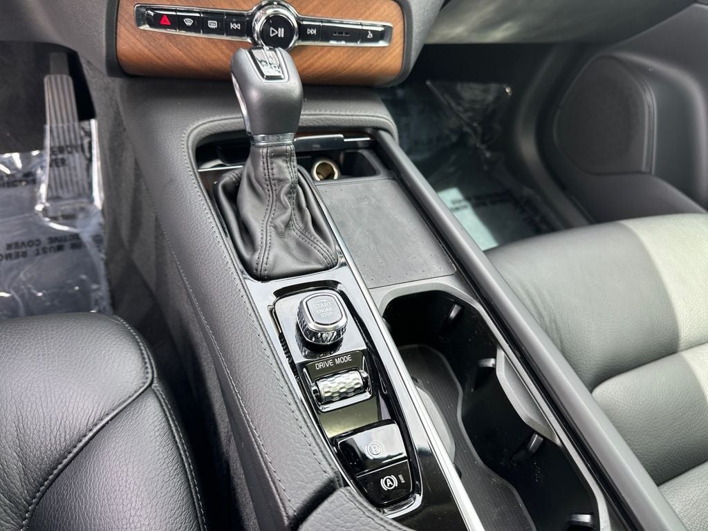 2021 Volvo XC90 T6 Momentum