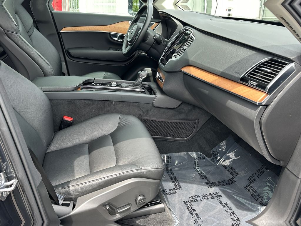 2021 Volvo XC90 T6 Momentum