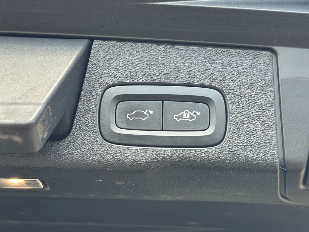 2024 Volvo XC60 Recharge Plug-In Hybrid T8 Plus Dark Theme Volvo Certified