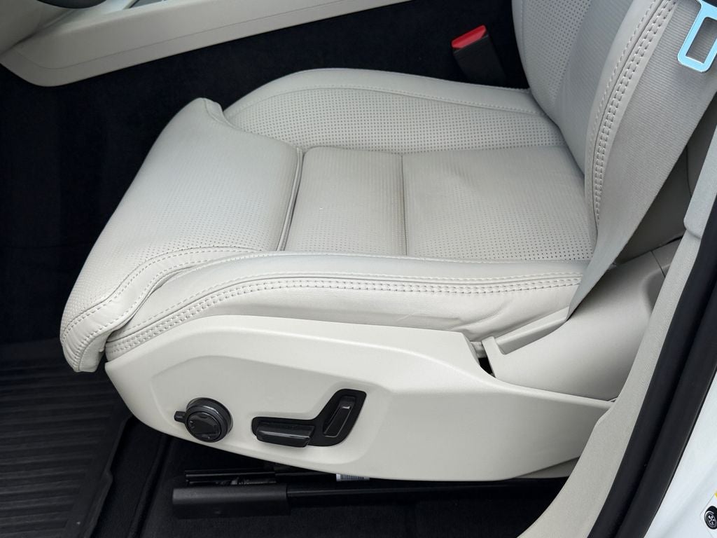 2024 Volvo XC60 Recharge Plug-In Hybrid Ultimate Volvo Certified