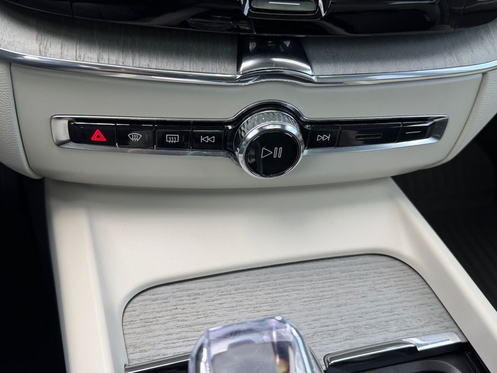 2024 Volvo XC60 Recharge Plug-In Hybrid Ultimate Volvo Certified